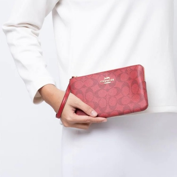 NWT Genuine Leather Coach Wristlet in Red Signature Style - Picture 1 of 10